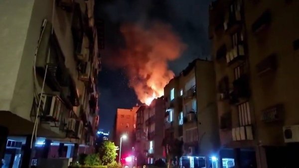 融可赢配 以色列一公寓发生火灾 以方称由被拦截导弹碎片击中所致