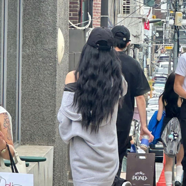 91微操盘 31岁王勉韩国约会曝光！站姐脱粉拆穿＂单身设定＂真相，网友笑疯：脱口秀演员需要人设？