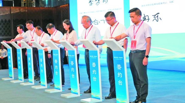 双融配资 海东市举行第三届人才交流活动